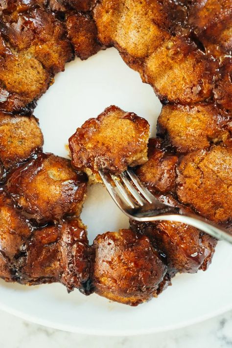 This monkey bread is downright addictive! Delicious keto bread is coated with cinnamon-sugar and then baked to delicious perfection! Perfect pull apart pie... Pull Apart Pie, Low Carb Lemon Bars, Brown Sugar Replacement, Chocolate Avocado Brownies, Ginger Loaf, Cinnamon Pull Apart, Chocolate Coconut Macaroons, Cinnamon Pull Apart Bread, Chocolate Chip Mug Cake