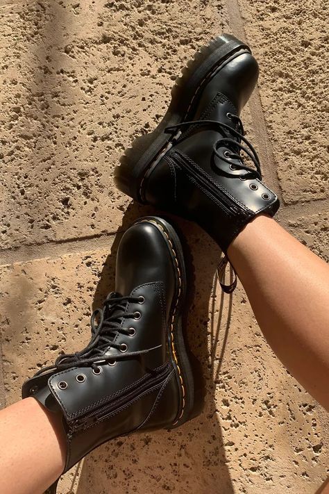 83e8ef518174e1eb6be4a0778d050c9ddesc40749617ri Dr Martens Aesthetic, Combat Boots Aesthetic, Hipster Shoes, Dr Martens Jadon, Martens Style, Dr Shoes, Estilo Indie, Shoe Inspo, Combat Boot