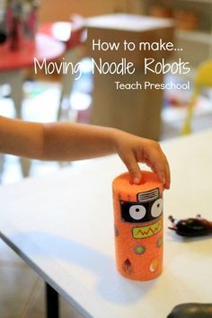 STEAM : How to make moving noodle robots Robots Preschool, Maker Fun Factory Vbs 2017, Robot Activity, Maker Fun Factory Vbs, Maker Fun Factory, Robot Theme, Steam Ideas, Teach Preschool, When School Starts