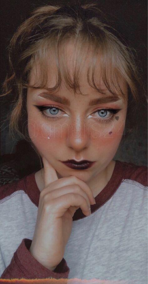 Blush Across Nose And Cheeks, Blush Over Nose, Blush Nose Makeup Look, Egirl Blush, Blush Nose, Sharp Eyeliner, Nose Blush, 2023 Makeup, Eyeliner Techniques