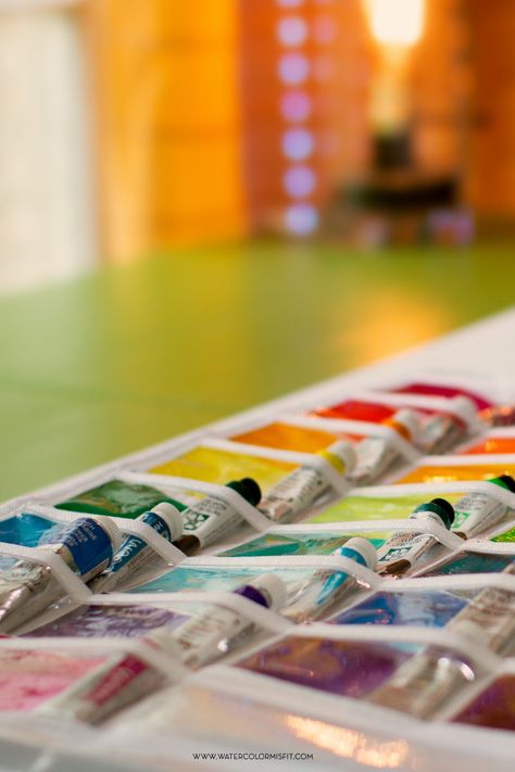 Visible + Functional organization For years, I’ve been on the hunt for a system to organize my watercolor paints in a visibly pleasing as well as functional manner. I’ve tried many different methods of organizing my paints - from storage bins, hooks, and even creatively organized drawers. But all of these methods just didn’t Watercolor Paint Storage Ideas, Organizing Watercolor Supplies, Watercolor Paint Storage, Watercolor Tube Storage, Watercolor Supplies Storage, Paint Tube Organization, Watercolor Organization, Watercolor Storage, Paint Tube Storage