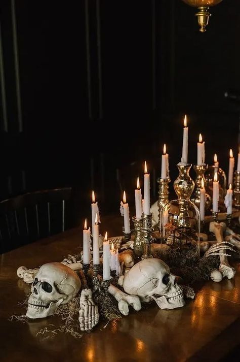 creepy and chic Halloween decor of skulls, bones, moss and candles in refined vintage candlesticks looks stylish and very elegant Halloween Games Online, Chic Halloween Decor, Halloween Chic, Nail Art Halloween, Table Halloween, Image Halloween, Halloween Film, Chic Halloween, Special Halloween