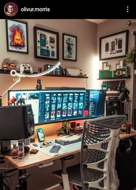 Graphic Design Workspace, Graphic Designer Desk, Desk Setup Ideas, Setup Inspiration, Workstations Design, Design Studio Workspace, Battle Station, Dream Desk, Workspace Desk