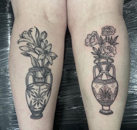 Vase With Roses Tattoo, Mexican Vase Tattoo, Urn Tattoo, Vanilla Tattoo, Greek Vase Tattoo, Flower Pot Tattoo, Tattoos Knee, Cat Kingston, Kingston Tattoo