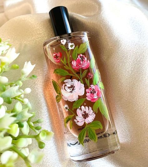 Atlanta Calligrapher & Engraver on Instagram: "Love how this bottle turned out! Florals look good on anything! Bottle painting is really popular on perfumes bottles but it’s not limited to just that! We can paint on the packaging, the box etc Visit our website to learn more about our bottle painting services today! . . . . . #bottlepaintingatlanta #atlantabottlepainter #magicalettering #luxuryevents #brandactivations #floralpainting #purvacreates #calligraphyengraving #bottlepainting" Painting On Perfume Bottles, Perfume Bottle Decor, Packaging Painting, Painted Perfume Bottles, How To Paint Bottles, Perfume Bottle Painting, Painting On Bottles, Bottle Decor, Painted Water Bottle