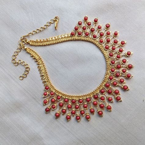 Coral Pearl Jewelry, Coral Jewelry Indian Gold Necklace, Coral Chains Gold Indian, Pagadala Haram Designs, Pagadala Chains, Necklace Set Indian Bridal Jewelry, Gold Jewels Design, Neck Pieces Jewelry, Bridal Jewelry Vintage