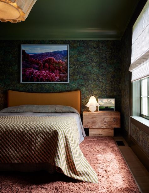 See Every Room Inside of the San Francisco Decorator Showcase 2024 Dark Green Interior Design, Dark Maximalist Bedroom, Colorful Modern Bedroom, Dark Green Interior, Dark Walls Living Room, Modern Eclectic Bedroom, Alcove Bed, Maximalist Bedroom, Grandma Chic