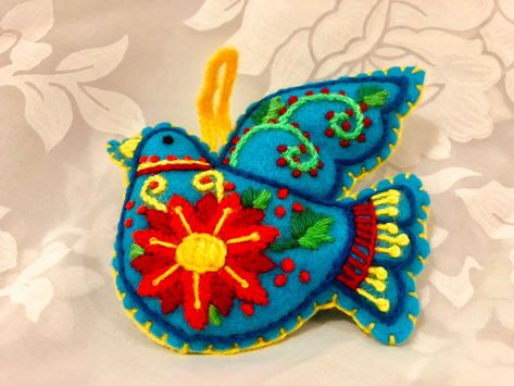 Mexican Felt Ornaments, Mexican Felt Ornaments Diy, Mexican Ornaments, Mexican Paper Flowers, Mexican Embroidery Designs, Felt Ornaments Diy, Felt Food Diy, Handmade Felt Ornament, Felt Crafts Christmas