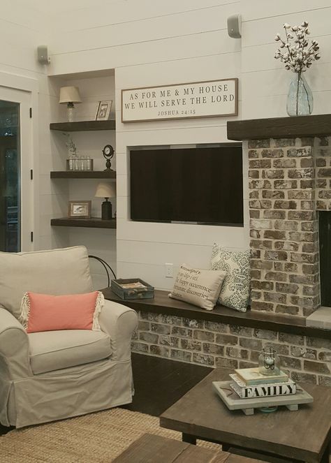 Sitting hearth old savanna brick fireplace. Wooden hearth seat, built in floating shelves, shiplap walls, Magnolia Market fixer upper sign (cause we have to had something from there in this house ;)). Dream farmhouse ❤ Built In Floating Shelves, Hearth Seating, Farmhouse Fireplace Mantels, Brick Farmhouse, Country Fireplace, Floating Fireplace, Style Fireplace, Fireplace Seating, Trendy Farmhouse