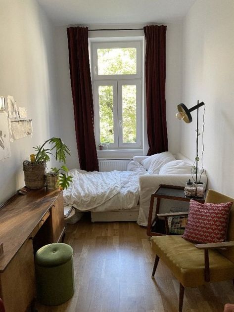 Bed Next To Window Small Room, Bedroom 12 M2, Long And Narrow Bedroom, 12 Sqm Bedroom, Wg Zimmer Ideas, Small Desk Ideas Bedrooms, Wg Aesthetic, Narrow Room, House Room