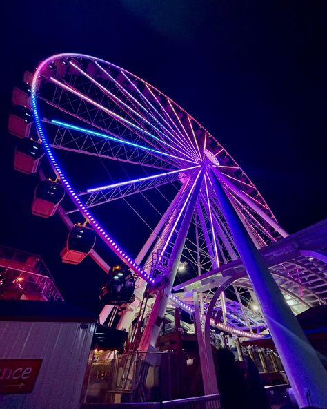 ✨ The Seattle Great Wheel is a 53-meter tall giant Ferris wheel at Pier 57 on Elliott Bay in Seattle. 🎟️ 20$ per person ⏰ The ride is between 12-20 minutes #seattle #pnw #washington #s #washingtonstate #seahawks #seattlewashington #grunge #music #nfl #losangeles #superbowl #pacificnorthwest #seattleseahawks #photography #newyork #gohawks #love #tacoma #art #nirvana #football #seattlewa #bellevue #travel #rock #seattlelife #kurtcobain Seattle Great Wheel, Pnw Washington, Grunge Music, Seattle Washington, Seattle Seahawks, Washington State, Pacific Northwest, Nirvana, Ferris Wheel