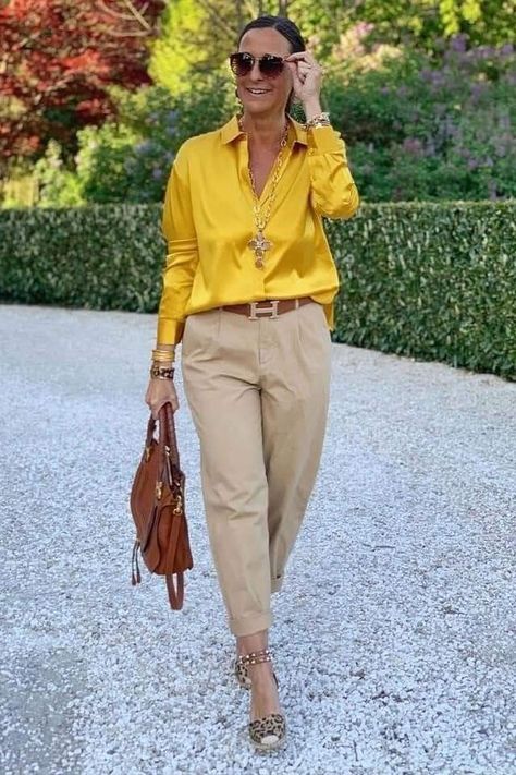 Yellow Blouse Outfit, Fall Transition Outfits, Over 60 Fashion, Jeans Look, Yellow Outfit, Over 50 Womens Fashion, Yellow Blouse, Casual Chic Outfit, Casual Work Outfits