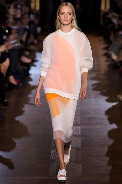 Stella McCartney Spring 2013 Ready-to-Wear Collection | Vogue Couture Mode, Mode Inspo, 가을 패션, Sheer Fabric, Fashion Details, Primavera Estate, Sport Fashion, Runway Fashion, Paris Fashion Week