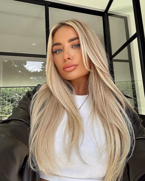 𝐇𝐚𝐩𝐩𝐲 𝐍𝐚𝐭𝐢𝐨𝐧𝐚𝐥 𝐒𝐞𝐥𝐟𝐢𝐞 𝐃𝐚𝐲 📸✨ Let your hair do the talking this #NationalSelfieDay! 💁‍♀️ 🏷️ Don’t forget to tag @swayhairextensions in your SWAY transformation selfie! Saffron Barker, Beige Blonde Hair, Beige Blonde, Hair Do, June 21, Hair Inspo, Hair Extensions, Blonde Hair, Blonde