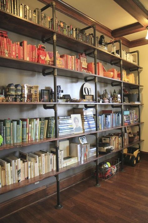 must design my own...for what room? Dining room? Living? Office ? The list ..The list !!! I love these! and so easy!! Bookshelves Living Room, Pipe Bookshelf, Koti Diy, Bookshelf Ideas, Cool Bookshelves, Industrial Pipe Shelves, Pipe Furniture, Pipe Shelves, Salon Ideas