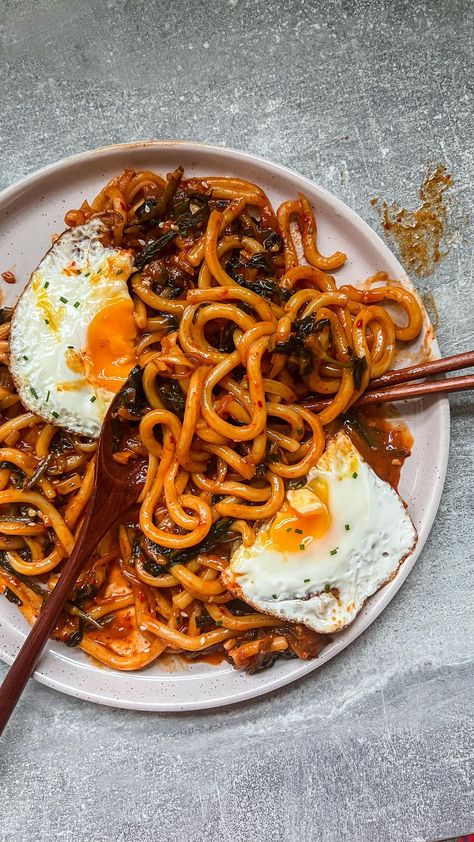 Verna | London eats & homecook (@vernahungrybanana) posted on Instagram: “📍#noodles // *the* best kimchi udon I’ve ever made. And I’ve made this a lot of times, but this is new and improved and I can’t wait for…” • Apr 13, 2022 at 9:40pm UTC Tantanmen Ramen Recipe, Kimchi Udon, Chinese Noodle Dishes, Easy Chilli, Udon Recipe, Healthy Noodles, Chinese Cooking Wine, London Eats, Whole Roasted Cauliflower