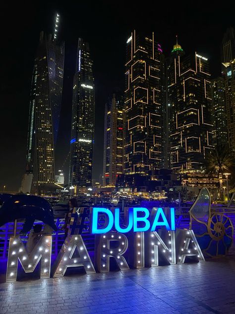 Dubai Marina Aesthetic, Dubai Streaks, Dubai Marina Night, Dubai Lights, Dubai Itinerary, Dubai Photos, برج العرب, Disney Room Decor, Dubai Architecture