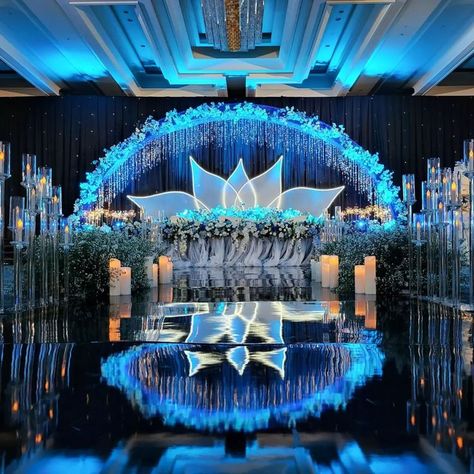 Evening Wedding Decor, Bright Wedding Decorations, Engagement Stage Decoration, Reception Stage Decor, Photography Decoration, Blue Wedding Decorations, Wedding Stage Decor, Wedding Decor Photos, Wedding Background Decoration