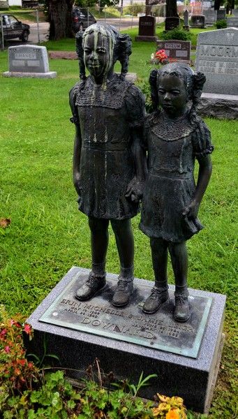 The Downard Sisters – Cape Girardeau History and Photos Grave Stones Ideas, Capuchin Crypt, Grave Statues, Tomb Stones, Grave Monuments, Cemeteries Photography, Cemetery Angels, Grave Stones, Covington Ky