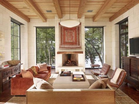 Rustic Modern Home-Mark Ashby Design-06-1 Kindesign Mediterranean Family Room, Mediterranean Living Room, Contemporary Family Room, Modern Southwestern, Tv Fal, Mediterranean Living, Southwestern Home, Mid Century Living, Mid Century Living Room