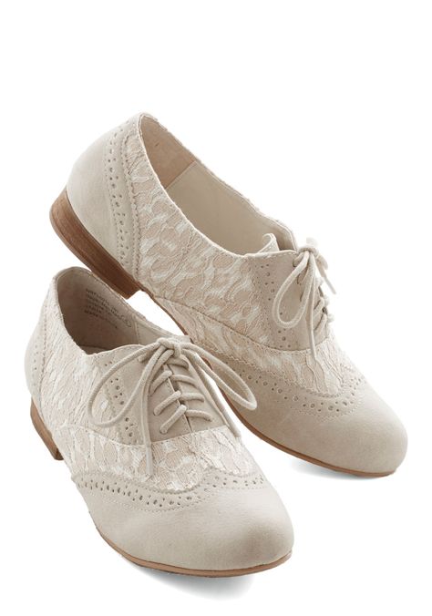 Reception Dance, Lace Oxfords, Oxford Shoes Outfit, Wedding Shoes Flats, Vintage Flats, Buttercream Icing, Oxford Flats, Final Touch, Mode Inspo