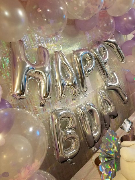 Holographic Decorations Parties, Iridescent Decor Party, Iridescent Photoshoot, Iridescent Birthday Party, Iridescent Birthday, Iridescent Decor, 19th Bday, Birthday Deco, Iridescent Party