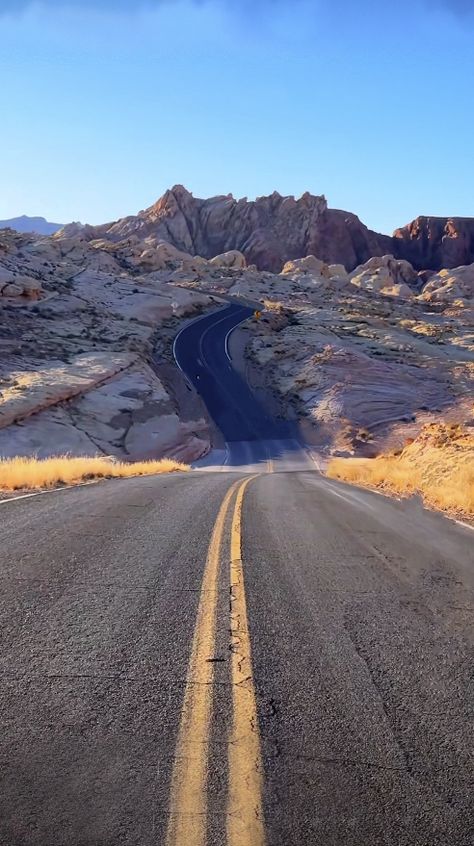 Desert Drive, American Aesthetic, Lonely Road, Desert Aesthetic, Festival Aesthetic, Desert Road, Nevada Desert, City Summer, Type Shi