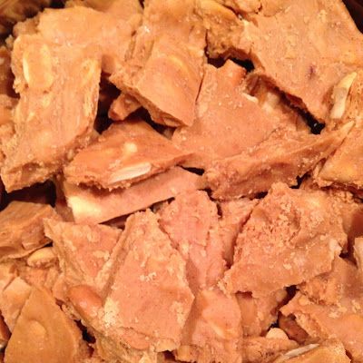 Famous Soft Peanut Brittle-A Clone from the Davenport Hotel @keyingredient #peanutbutter Pecan Divinity Recipe, Soft Peanut Brittle Recipe, Soft Peanut Brittle, Cooking Kale, Divinity Recipe, Soft Sugar Cookie Recipe, Peanut Brittle Recipe, Butter Fingers, Easy Candy Recipes