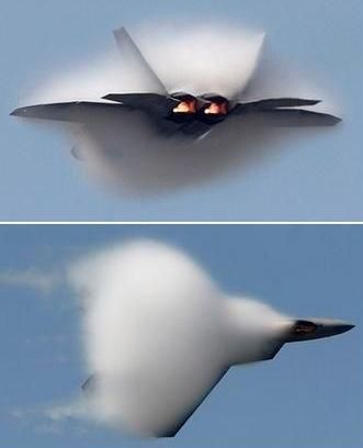 F-22 stealth going supersonic blasted through a "sonic boom cloud". Photo Avion, Supersonic Speed, Stealth Fighter, A 10 Warthog, Sound Barrier, F22 Raptor, Super Sonic, Air Fighter, Shock Wave