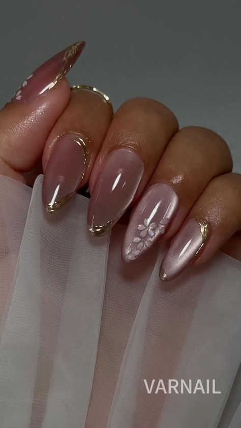 Cat Eye Nail, Cat Eye Nails Polish, Eye Nail Art, Graduation Nails, Cat Eye Gel Polish, Crystal Cat, Hello Nails, Fancy Nails Designs, Wedding Nail