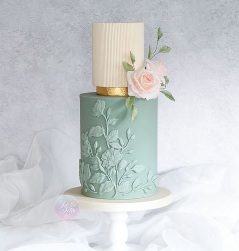 Wedding Cake Simple Elegant, Floral Cake Design, 2 Tier Wedding Cakes, Wedding Cake Pearls, Dummy Cake, Cake Design Inspiration, Modern Cakes, Fall Wedding Cakes, Simple Wedding Cake