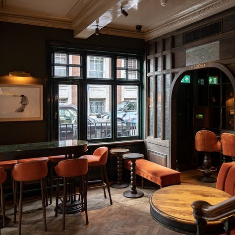 Dark Green Restaurant Interior, Pub Design Interiors, Modern Irish Pub, Vintage Restaurant Interior, Scottish Bar, English Pub Interior, English Pub Decor, Speakeasy Design, Whisky Lounge