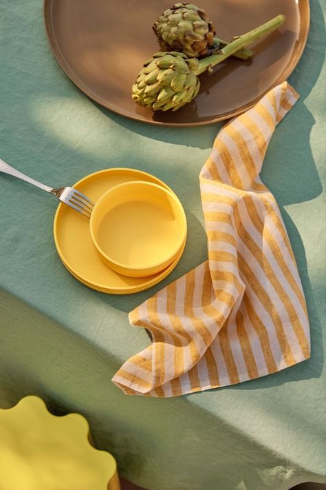 Google Keep Bright Colour Photography, Yellow Green Palette, Tableware Photography, Summer Skies, Cooking Photos, Green Fig, Google Keep, Beach Table, Object Photography