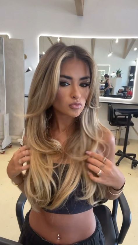 Face Framing Layers How To Style, Balayage Hair With Layers Face Framing, Victoria Fuller Hair, Butterfly Cut Face Framing Layers, Long Layers Face Framing Pieces, Bronde Layered Hair, Long Layered Hair Face Framing, Face Framing Layers Blonde, Haircut For More Volume