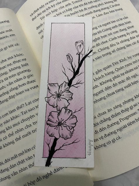 Flower Drawing Bookmark, Flower Bookmark Drawing, Bookmark Sketch, Bookmark Ideas Drawing, Book Mark Painting, Bookmark Drawing Ideas, Bookmark Ideas Aesthetic, Book Marks Diy, Bookmark Drawing