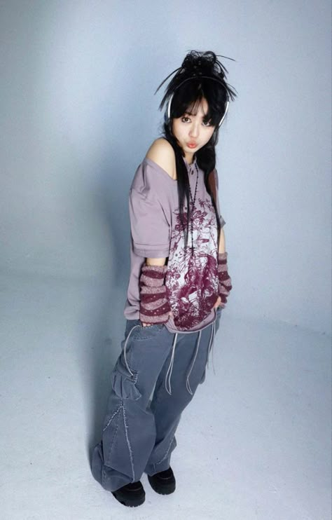 Y2k Chinese Grunge Fashion, Chinese 2000s Y2k Style, Y2k Fashion Chinese, Chinese Yk2 Fashion, Cybergrunge Fashion, Harajuku Fashion 90s, Authentic Y2k Fashion, Yabi Chinese Fashion, Chinese Y2k Outfits