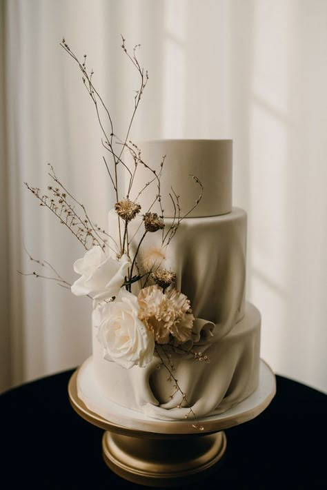 Wedding Cake Drape, Neutral Wedding Cake Ideas, Draped Wedding Cake, Neutral Wedding Cakes, Dried Flowers Wedding Cake, Dried Flower Wedding Cake, Wedding Cake Dried Flowers, Modern Wedding Cake Unique, Drape Cake