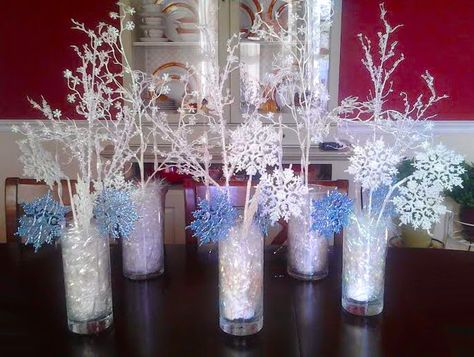 One Day at a Time: Lucy Celebrates Her Birthday with a Frozen ... Frozen Centerpieces, Winter Wonderland Centerpieces, Elsa Birthday Party, Frozen Bday Party, Disney Frozen Birthday Party, Winter Wonderland Decorations, Winter Wonderland Birthday, Onederland Birthday Party, Elsa Birthday