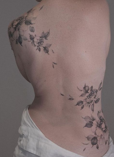 Floral Back Tattoos, Mastectomy Tattoo, Hip Thigh Tattoos, Torso Tattoos, Vine Tattoos, Stylist Tattoos, Back Tattoo Women, Elegant Tattoos, Back Tattoos