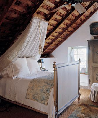 Canopy  type bed in the attic.  Apparently this person was not going to give up the canopy so they had a great idea of how to do it. Cozy Attic Bedroom, Attic Bed, Cozy Attic, Bedroom Traditional, Slanted Ceiling, Attic Bedrooms, Attic Renovation, Attic Spaces, Attic Remodel