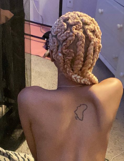 Erykah Badu Tattoo Ideas, Erykah Badu Tattoo, Erykah Badu Aesthetic, Badu Aesthetic, Tattoo Queen, Lyrics Tattoo, Dope Tattoos For Women, Erykah Badu, Aesthetic Tattoo