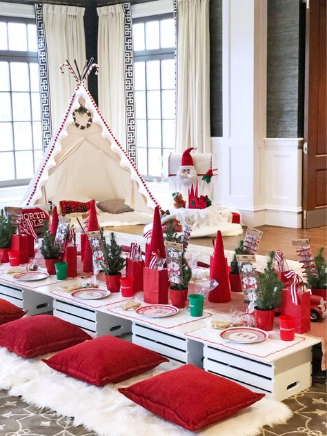 Teepee Picnic, Christmas Teepee, Sleepover Tents, Indoor Picnic, Teepee Party, Kids Christmas Party, Christmas Tablescape, Dream Party, Trees Christmas