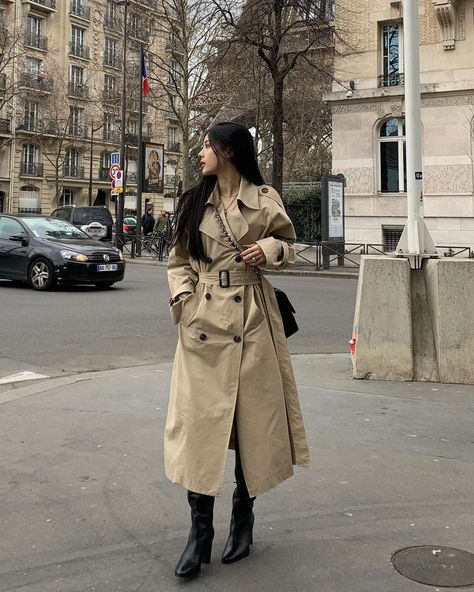 Trench Coat Korean Outfit, Beige Trench Coat Outfit, Longchamp Outfit, Dark Academia Outfits, Coat Korean, Raincoat Outfit, Autumn Coat, Coat Spring, Trench Coat Outfit