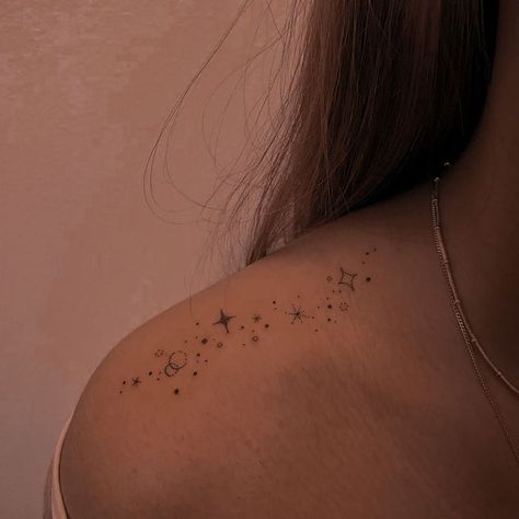 Tattoo Ideas For Tomboys, Small Elegant Tattoos, Tattoos Infinity, Straight As, Tatuaje A Color, Cute Tattoos For Women, Classy Tattoos, Discreet Tattoos, Dainty Tattoos