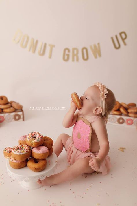 Half Dozen Donut Photoshoot, Donut Half Birthday Pictures, Donut Baby Photoshoot, Donut Milestone Pictures, Half A Dozen Donuts For 6 Months, Half Dozen Photo Shoot, Donut Half Birthday, Donut Pictures, Donut Photos