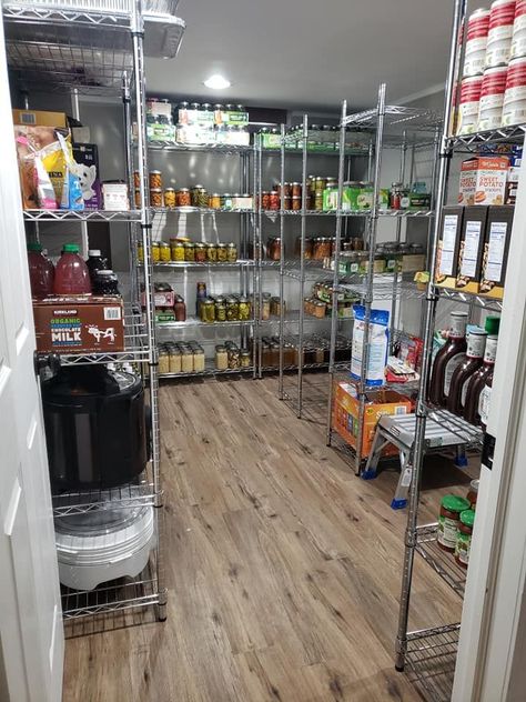 Food Storage Rooms, Harvest Storage, Warehouse Kitchen, Restaurant Kitchen Design, Kitchen Butlers Pantry, Preppers Pantry, Pantry Inspiration, Basement Organization, New Home Checklist