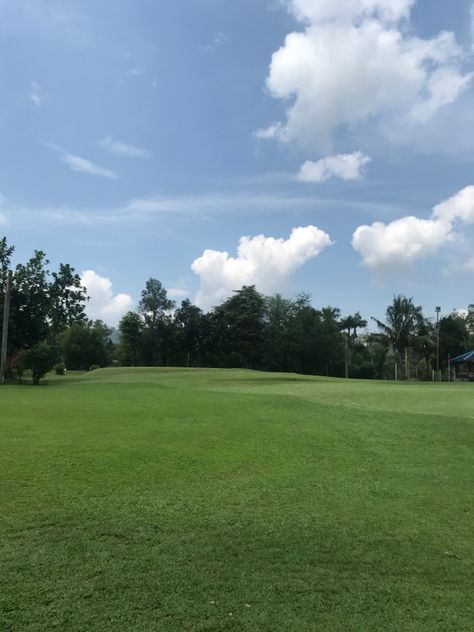 Lapangan Golf Aesthetic, Inspo Background, Lapangan Golf, Country Living, Light Art, Golf Courses, Lawn, Art Painting, Spring Summer