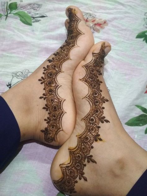 Leg Design Mehndi, Mehndi Designs Leg, Foot Mehandi Designs, Henna Leg, Latest Finger Mehndi Designs, Leg Mehendi, Leg Mehendi Design, Feet Henna, Foot Mehndi