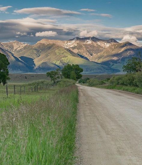 Ennis // Montana Ennis Montana, Montana Aesthetic, Montana Living, Caroline Ford, Virtual Scrapbook, Montana Mountains, Montana Ranch, Ford Sierra, Dirt Roads