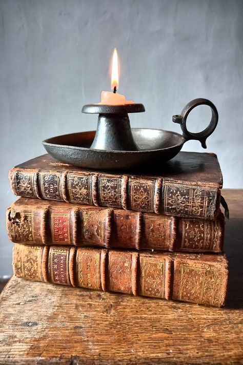 Old Vintage Books, Antique Books Aesthetic, Dark Antique Aesthetic, Vintage Book Background, Old Books Decor, Vintage Books Aesthetic, Old Books Aesthetic, Photos Of Books, Crypto Illustration